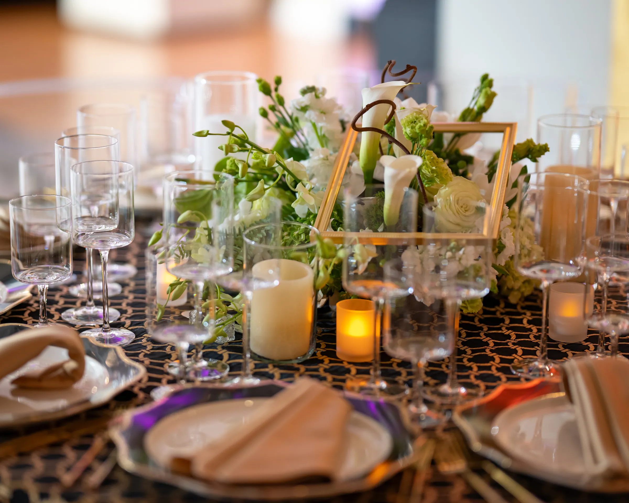 Green and White Centerpiece Tablescape